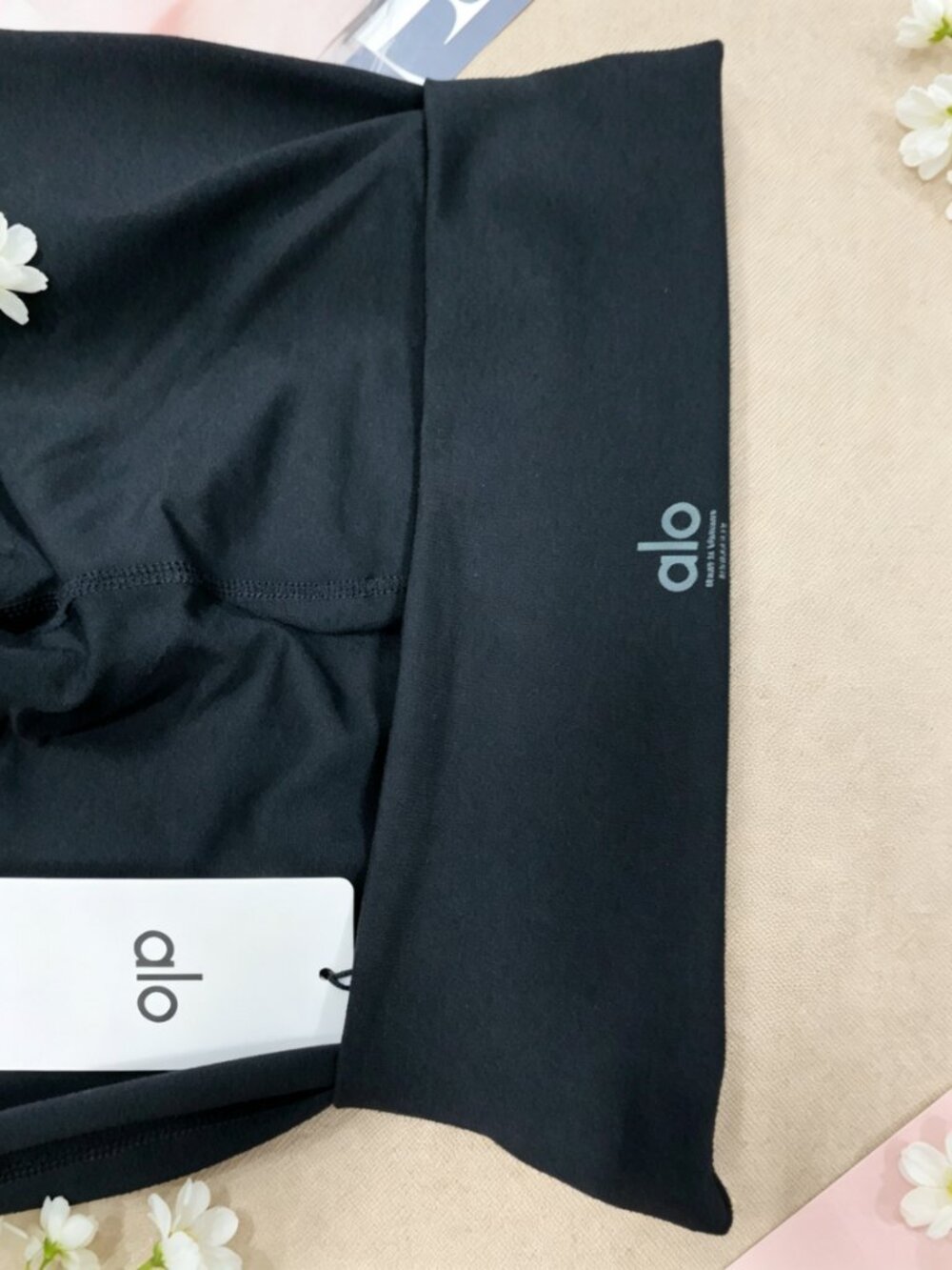 New With Tags🖤Alo Yoga Airbrush High-Waist Bootcut Legging🕶️Black (Regular) - Picture 8 of 14